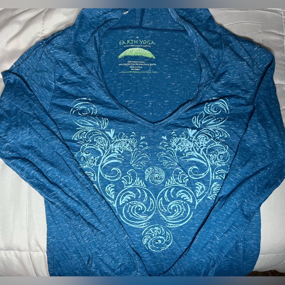Earth Yoga blue hooded long sleeve for women